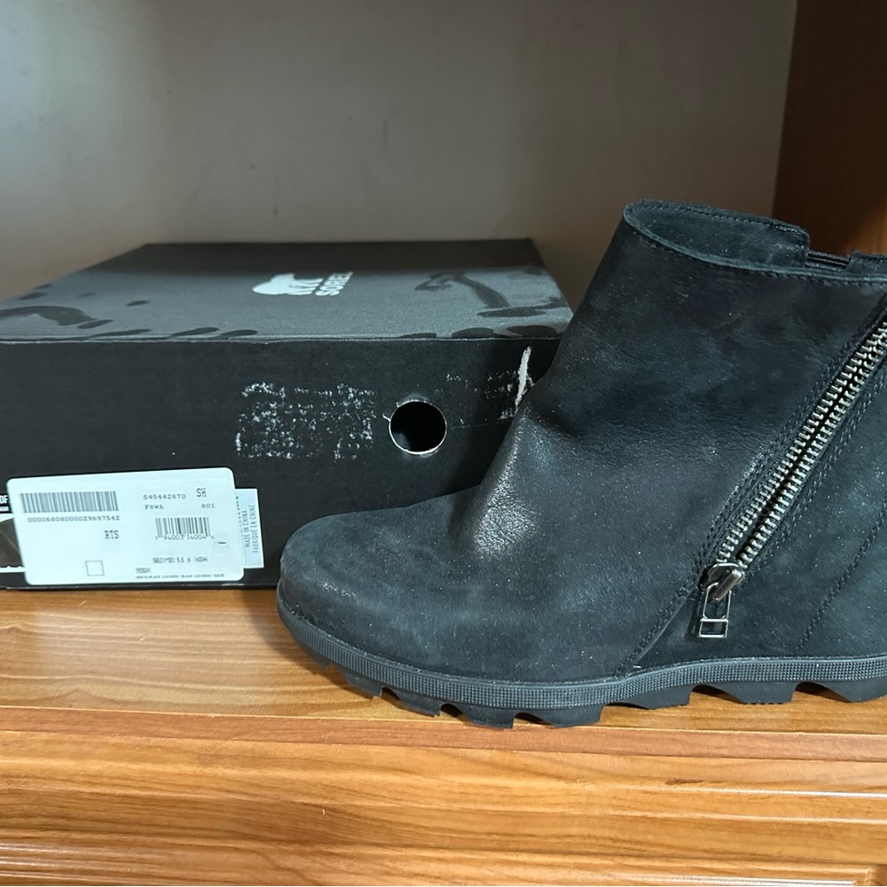 Sorel- Joan of Arch Black Ankle Boots with Zipper